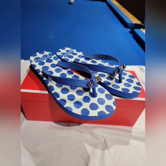 Coach Blue & White Polka Dot Flip Flops. Size 5 - Picture 3 of 6